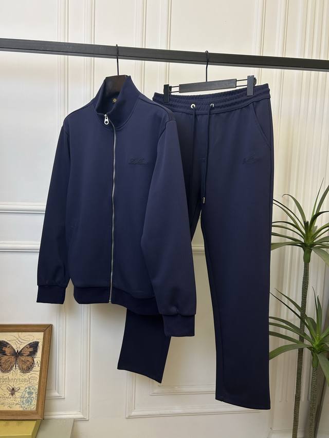 新品Lp套装，可分开出售套装衣服p 卫裤p260，-2025秋冬最新品套装-专柜同步有售，原单狠货休闲时尚套装，上身很有特点！吸睛而有亮点，进口高密度聚酯纤维面