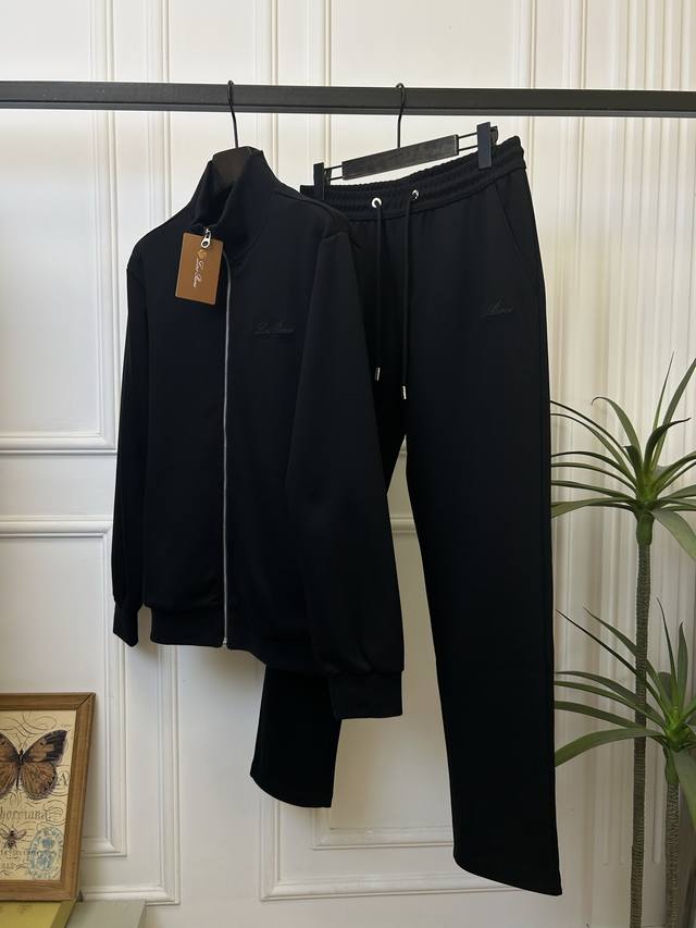 新品Lp套装，可分开出售套装衣服p 卫裤p260，-2025秋冬最新品套装-专柜同步有售，原单狠货休闲时尚套装，上身很有特点！吸睛而有亮点，进口高密度聚酯纤维面