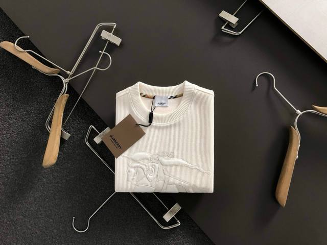 Bbr*合身版型M-Xxxl 2025秋冬云柔系列针织面料拼接贴皮马毛融合内里拉绒时尚百搭圆领卫衣长袖，精致工艺专柜面料，顶级元素融合打造，3标齐全，潮男时尚，