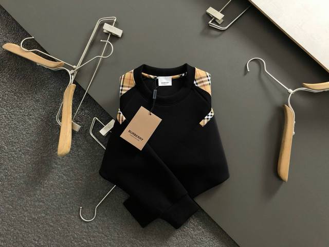 Bbr*合身版型M-Xxxl 2025秋冬云柔系列针织袖格纹融合骑士刺绣内里拉绒时尚百搭圆领卫衣长袖，精致工艺专柜面料，顶级元素融合打造，3标齐全，潮男时尚，无