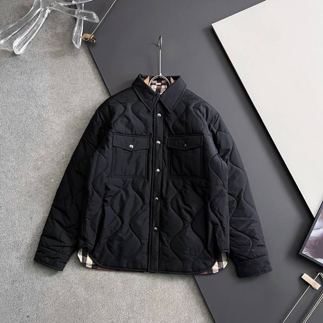 Bur*、2025秋冬新款双面穿棉服 原版1:1订制五金配件全进口原版定制 欢迎专柜对比 绝对的高品质 超柔软 充羽量蓬松饱满 超级重工 面料做工杠杠的版型完美