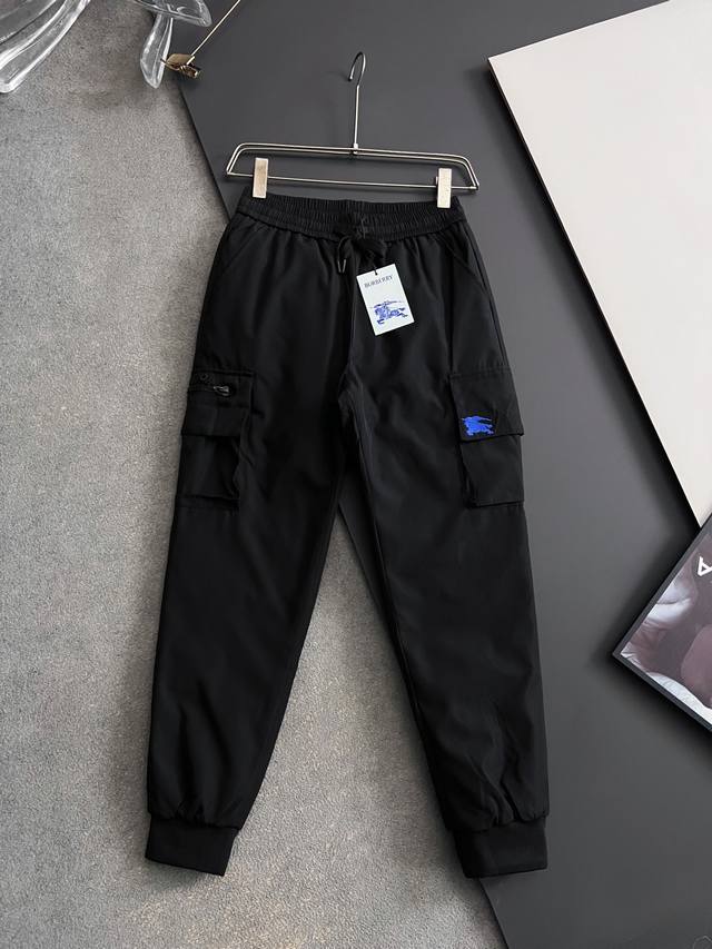 Bur羽绒裤巨保暖 2025Fw入冬装备 硬壳挡风90％白鸭绒填充 压缩后能马上立马回弹起来 蓬松轻盈 上身保暖有型 又不会有负重感 实穿性非常强 丝毫不显臃肿