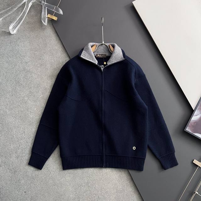 翻单出货Lp爆品明星款休闲风秋冬高克重针织羊毛衫，配色标识条纹工艺设计！钩织标识条纹修饰，设计经典配色钩织设计！此款毛衣甄选客供进口针织3%羊毛材质！面料手感偏