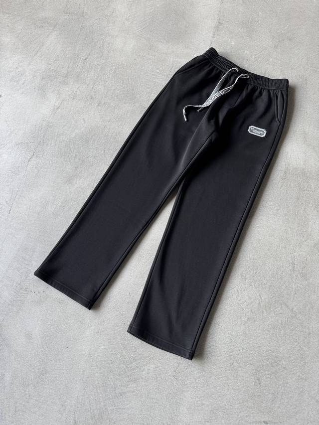 迪奥 2025Ss秋冬加绒 直筒微阔版型保暖不显臃肿 新品时尚直筒休闲裤，臻选优质纯棉加绒面料打造，保暖舒适，精工密针刺绣标识，缔造简约线条感，版型不挑人，客供