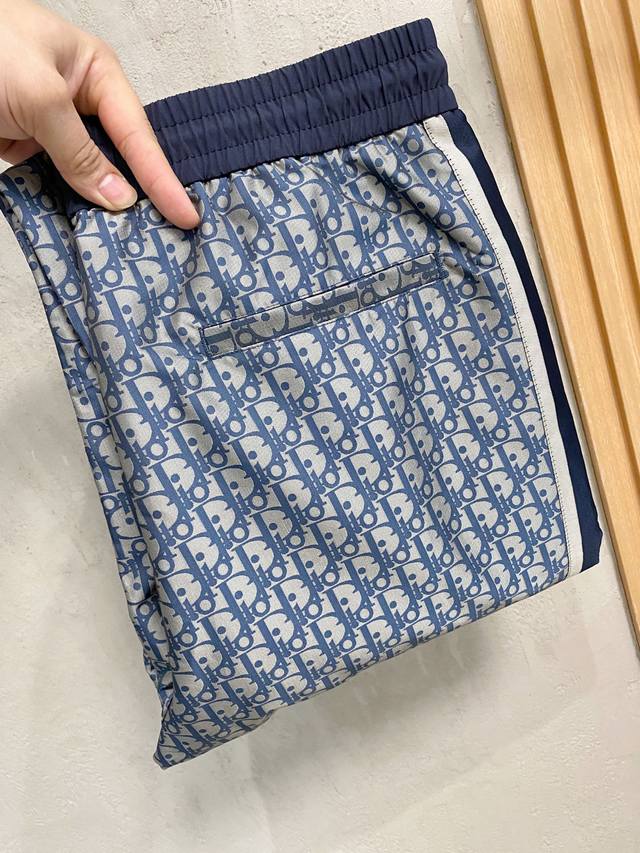 Dior 迪奥 2025Ss秋冬新品 男士精品休闲裤顶级面料休闲裤，最新款上身版型无敌正绝对可以闭眼收的一款此款裤子非常百搭，弹力腰围,日常上班户外运动都可以穿