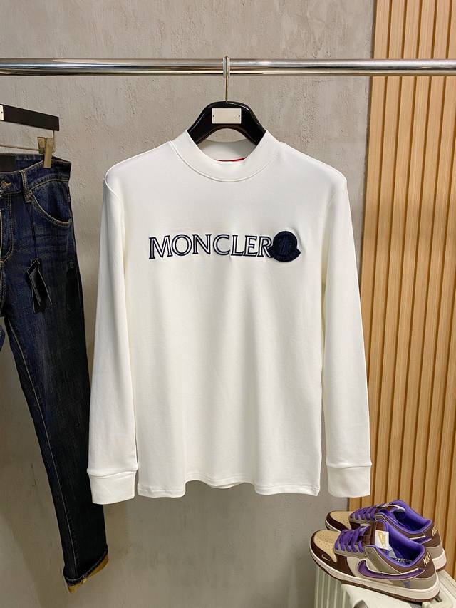 Moncler 2025秋冬专柜新款 时尚休闲打底衫长袖T恤，精选进口高密度双面拉架棉面料，精致原版Logo打造，舒适性与透气性兼优，柔软抗皱弹性和垂性极佳，无