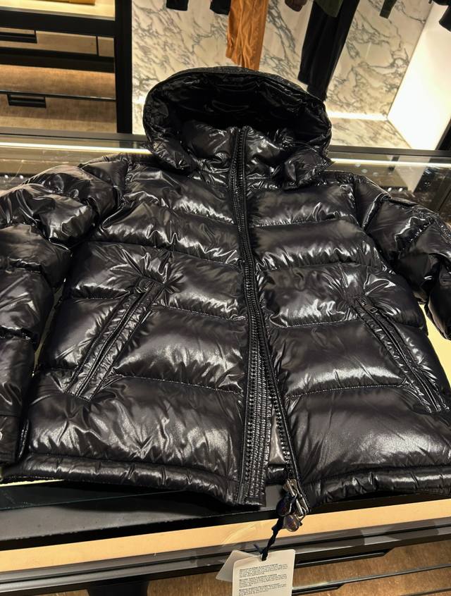 涨价！ Moncler Maya 最新经典面料 近距离感受面料的特殊光泽感.柜台实拍展示.
