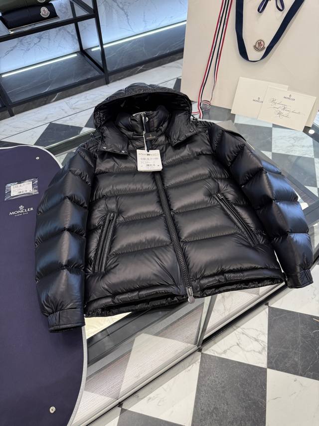 涨价！ Moncler Maya经典羽绒服夹克外套.经典Maya 最新2025年份 柜台在售面料.更多细节实拍.
