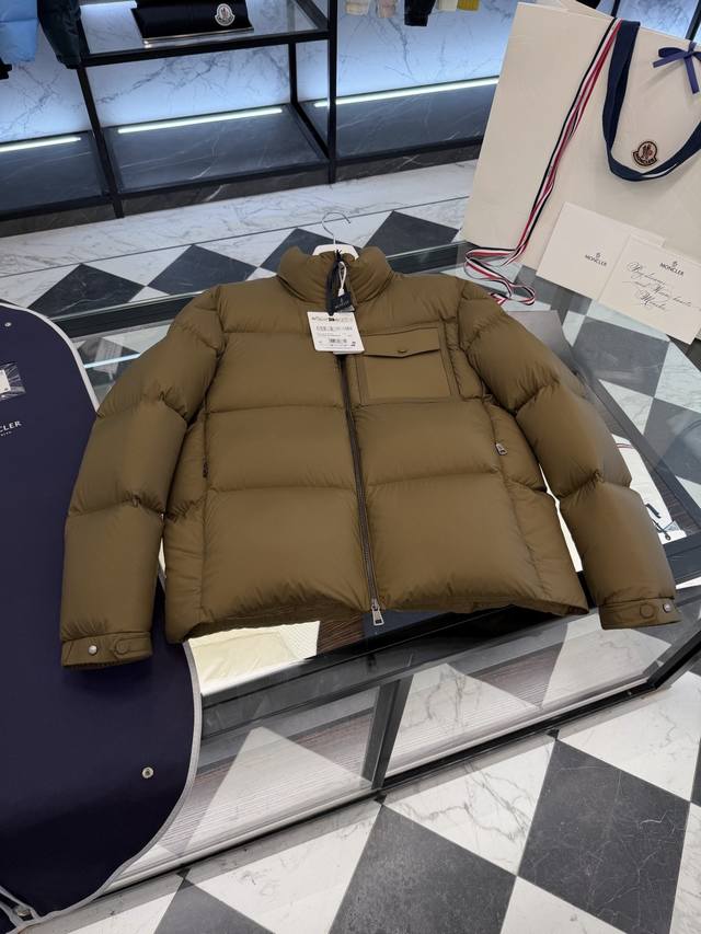 Moncler Chinon男士方形绗缝短款绒夹克外套.更多细节实拍.