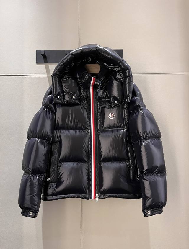 Moncler Montbeliard短款男士羽绒服夹克外套.柜台实拍参考.这个彩条的工整度我能给你.