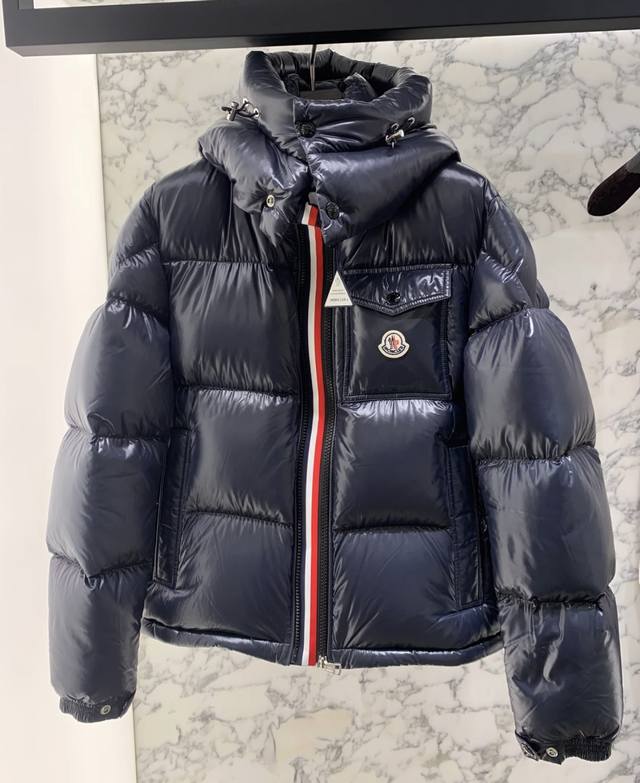 Moncler Montbeliard彩条织带羽绒外套.柜台王牌经典.永久不过时. 限定皇室蓝色 区分于市场错版颜色.此配色为特殊面料 特殊光泽.柜台实拍参考.
