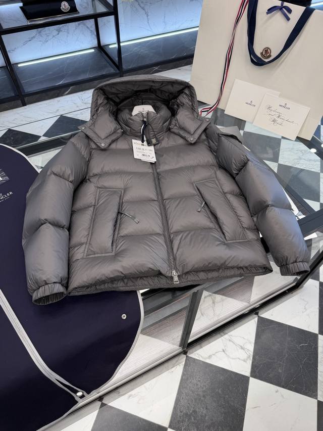 Moncler Couyere 连帽可脱卸.可变立领夹克 男士连帽短款羽绒夹克外套.真正意义上的原厂替换面料.更多细节实拍.