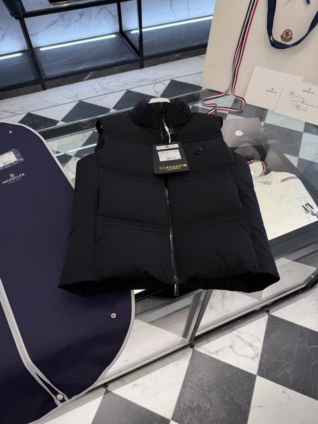 Sparky男女款羽绒马甲Moncler X A Ap Rocky联名推送.更多细节实拍.