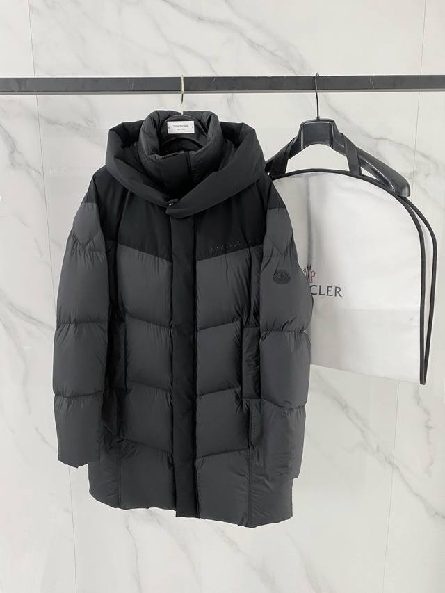 特级羽绒Moncler Matt Black欧洲限定中长羽绒服夹克外套.连帽可脱卸.王牌经典爆款. 95欧规鹅颈绒填充,850+蓬松度 我比市面版本蓬一倍,重量
