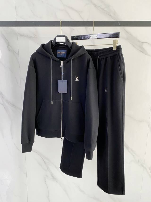 Lv 一套发售 独家首发高端原单品质老钱风穿搭 重磅羊毛羊绒套装！飞行夹克拉链翻领羊绒外套搭配 直筒裤品质控必入！定制羊绒很高级的色调。100%进口羊绒重磅12