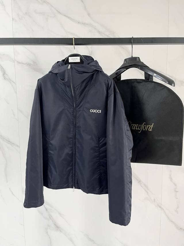 古驰 羽绒 2025秋冬新款原版1:1订制五金配件全进口原版定制 欢迎专柜对比 绝对的高品质 采用顶级95白鸭绒 超柔软 充羽量蓬松饱满 超级重工 面料做工杠杠