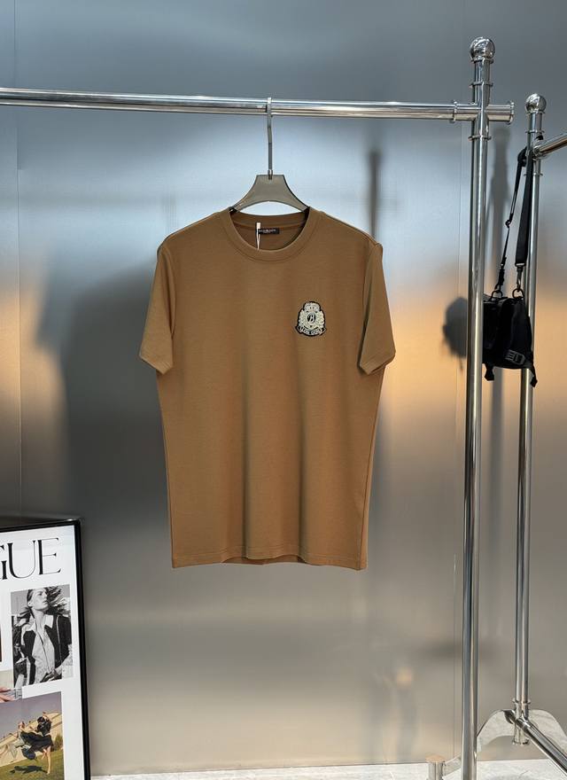 巴尔曼 Balmain 25S新款莫代尔T恤.高端印度丝尊贵推荐！优选 G莫代尔棉.婴儿的触碰感觉，入手必定回购！！！面料舒适柔软有着极致亲肤透气的穿着体验..