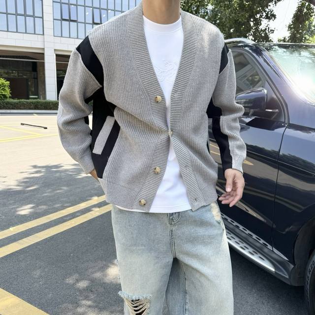 Y-3山本耀司独一无二的个性！25S新品羊毛拼接梭织粗针毛衣外套.男女同款！山本耀司吸引着艺术家及音乐明星内的众多追随者.追求个人自由和真实自我的态度.设计师理