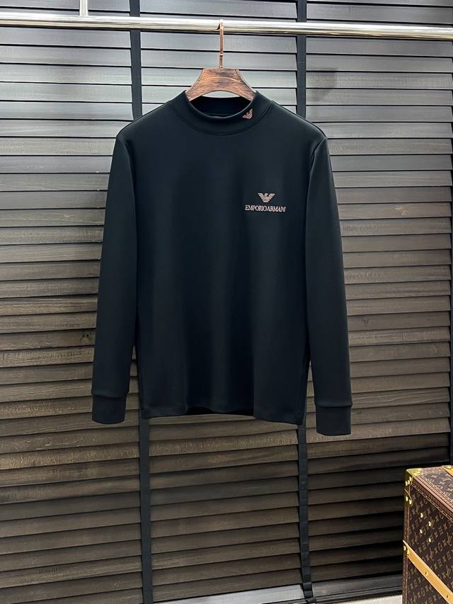 E Armani 阿玛尼# 25秋冬 德绒微加绒打底衫 看似基础的男T，实则不然，有点卫衣加短袖的结合，可以单穿也可以里面再打个底，一件穿四季是没问题的，货是真
