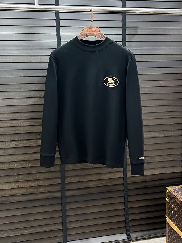 Burberry-巴宝莉# 25秋冬 德绒微加绒打底衫 看似基础的男T，实则不然，有点卫衣加短袖的结合，可以单穿也可以里面再打个底，一件穿四季是没问题的，货是真
