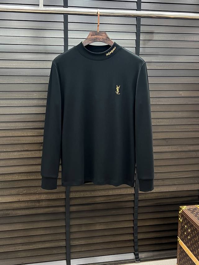 Ysl-圣罗兰# 25秋冬 德绒微加绒半高领打底衫 看似基础的男T，实则不然，有点卫衣加短袖的结合，可以单穿也可以里面再打个底，一件穿四季是没问题的，货是真的真