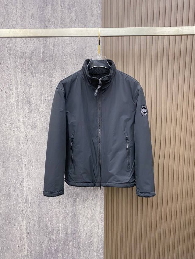 Mon*Cler 蒙口 25年秋冬新款摇粒绒双面穿外套 立领摇粒绒保暖外套，袖子线条拼接设计，看似简单却充满特点的一款，面料软糯舒适，辅料配件均原版定制！ 颜色