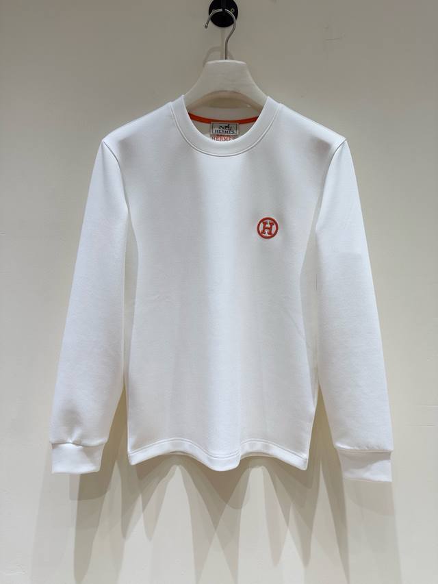 Hermes爱马士 2025秋冬专柜新款时尚休闲打底衫长袖T恤,精选进口高密度双面拉架棉面料,精致原版Logo打造,舒适性与透气性兼优,柔软抗皱弹性和垂性极佳, Hermes爱马士 2025秋冬专柜新款时尚休闲打底衫长袖T恤,精选进口高密度双面拉架棉面料,精致原版Logo打造,舒适性与透气性兼优,柔软抗皱弹性和垂性极佳,