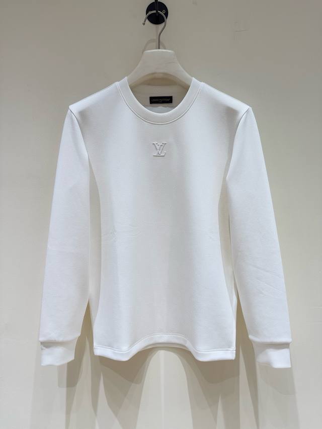 Lv驴家 2025秋冬专柜新款时尚休闲打底衫长袖T恤，精选进口高密度双面拉架棉面料，精致原版Logo打造，舒适性与透气性兼优，柔软抗皱弹性和垂性极佳，无论是单穿