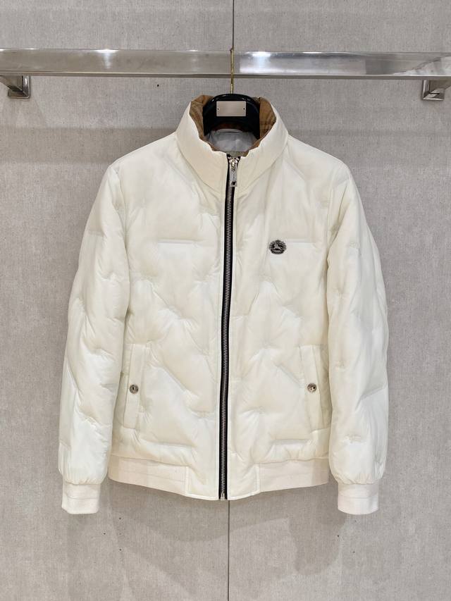 2025秋冬新款巴宝莉羽绒服原版1:1订制五金配件全进口原版定制 欢迎专柜对比 绝对的高品质 采用顶级90白鸭绒 超柔软 充羽量蓬松饱满 超级重工 面料做工杠杠