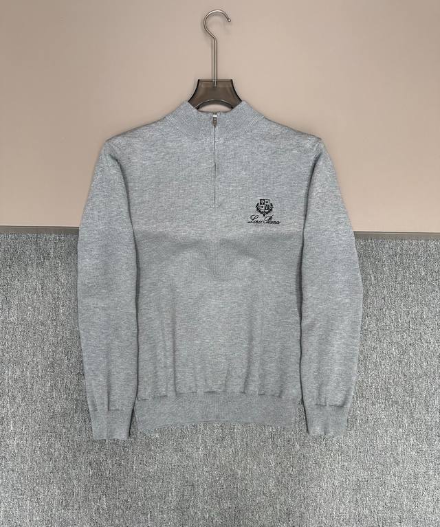 Loro piana诺悠翩雅25新款中高领半拉链毛衣，胸前Logo设计！贸易公司渠道稀出，同步官网发售！辅料全部原版定制出货，秋冬系列经典设计！此款毛衣甄选客供
