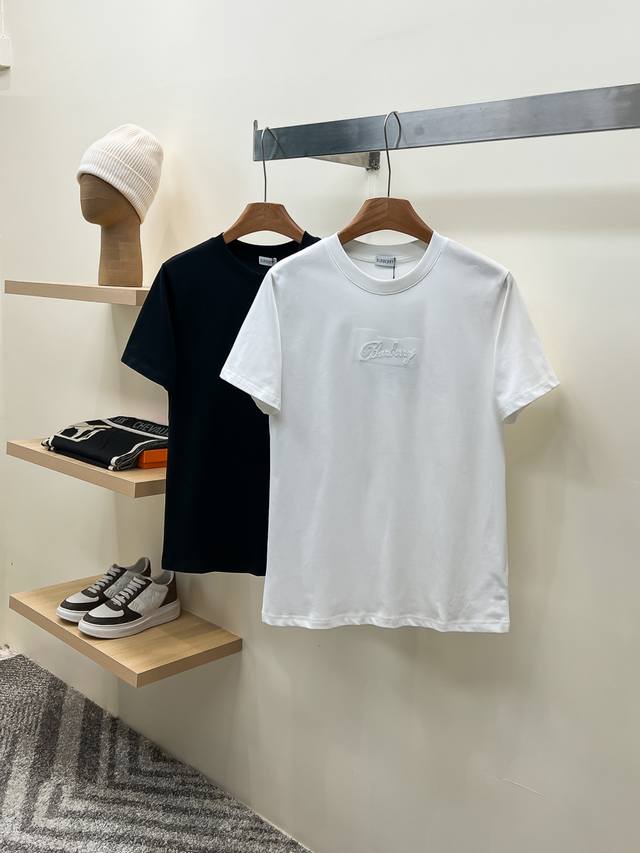 2026Ss 新品 Bur春夏手工贴布绣加高密度包边刺绣圆领短袖 最新款短袖采用传承的手工贴布绣，包边绣是高密度刺绣的一种刺绣形式，与中国苏绣中的贴续绣属同一类