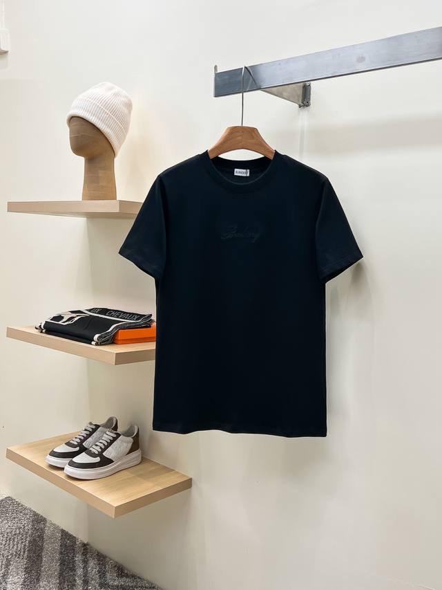 2026Ss 新品 Bur春夏手工贴布绣加高密度包边刺绣圆领短袖 最新款短袖采用传承的手工贴布绣，包边绣是高密度刺绣的一种刺绣形式，与中国苏绣中的贴续绣属同一类