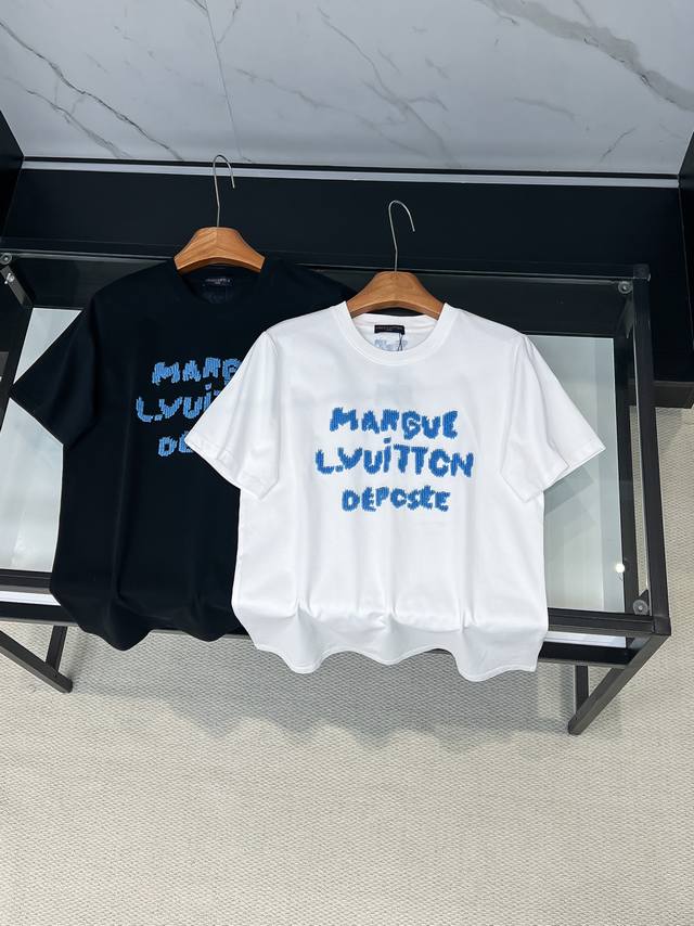 2026Ss新品驴牌Lv男士新款圆领短袖，香港洋行渠道货，重磅高端臻品，高奢品鉴白金级单品，26年官柜新品，欧洲区域限量售卖款！视觉相当雅致时髦，辨识度颇为鲜明