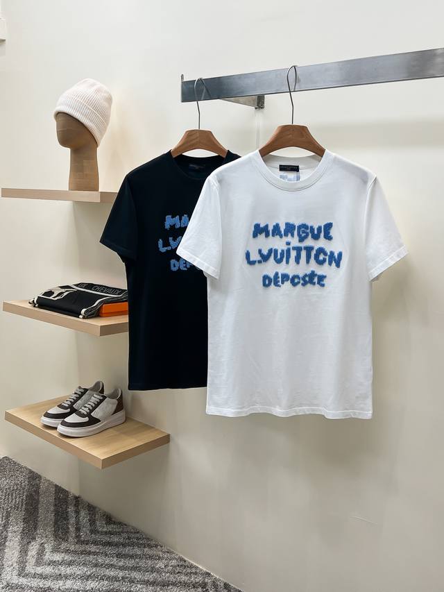 2026Ss新品驴牌Lv男士新款圆领短袖，香港洋行渠道货，重磅高端臻品，高奢品鉴白金级单品，26年官柜新品，欧洲区域限量售卖款！视觉相当雅致时髦，辨识度颇为鲜明