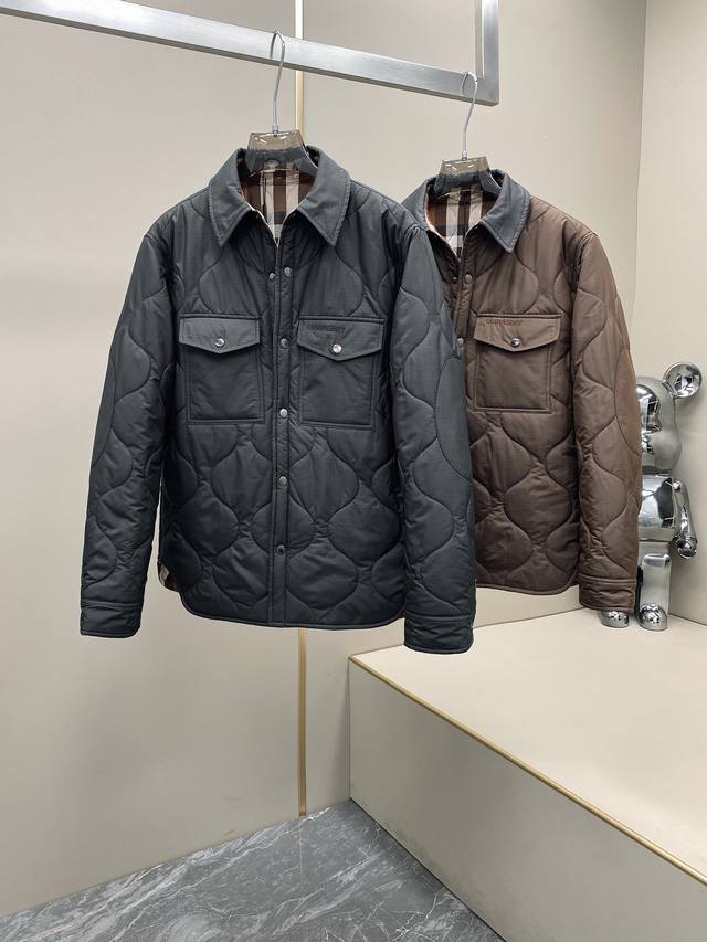Bur 黑色码数：S。M。L。高版本注意五金细节 超级厚实 25Fw秋冬新款时尚波浪形绗缝翻领棉衣夹克，男士经典格纹图案装饰双面穿休闲保暖棉服外套！贸易公司渠道