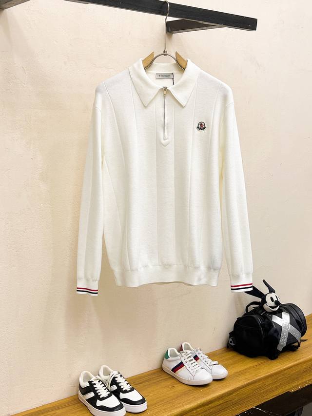 蒙口 2025秋冬新款毛衣 专柜同步 采用羊毛+天丝，时尚经典本色提花Logo针织 秋冬必备款精致简洁大方得体提花字母Logo点缀设计玩的就是设计与材质的融合