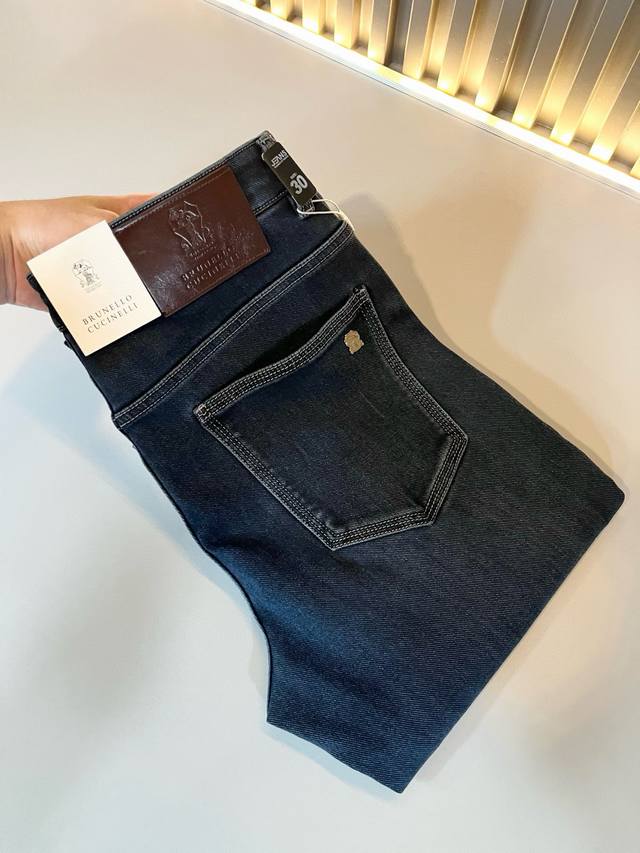 Bc-Brunello Cucineli 2025秋冬新品男士时装款高端休闲牛仔裤，香港洋行渠道货，日本原厂出品，纯血统品质，完美延续了Loe*家的精髓与基因，