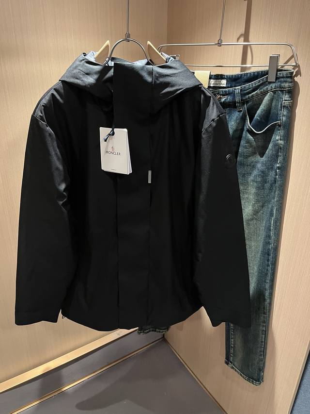 Mon*Ler蒙口 2025秋冬新款男女同款羽绒服 ！年度的压轴款登场...匠心技艺于一身的经典款.高时尚的时装韵味,颜值高配款.客供高端聚脂纤维面料设计,质感