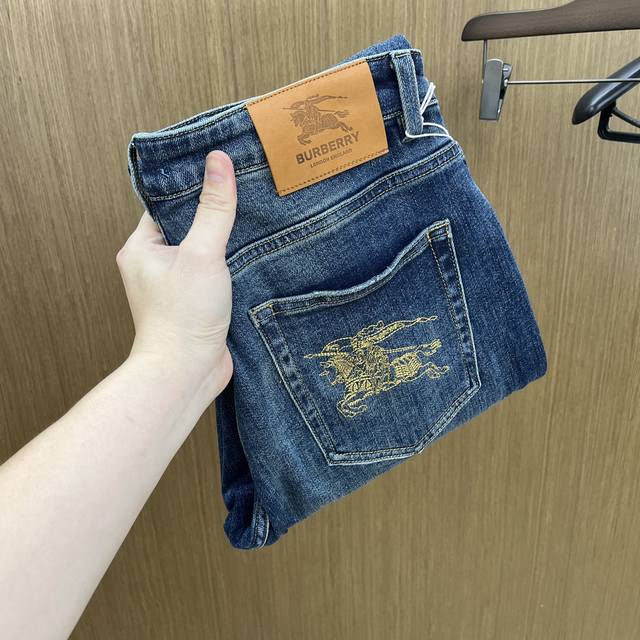 秋冬 Bbr 高端定制品质 25Ss秋冬最新款原单牛仔裤 柜台同步发售 原版定制复刻 客供五金辅料 原单品质 进口牛仔面料重工洗水 做工走线精细 上身绝佳，优选