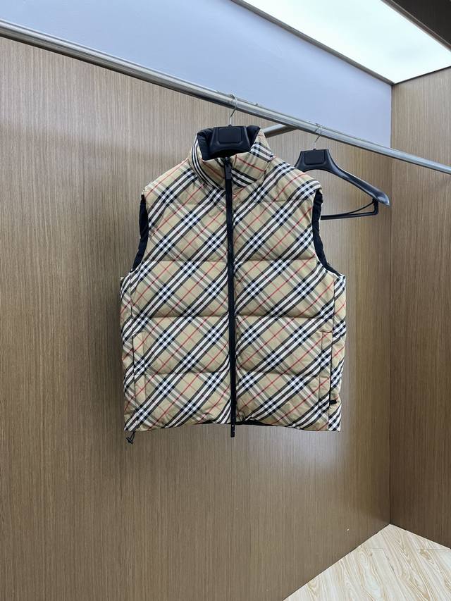 秋冬羽绒 Bbr 马甲高版本2025Ss秋冬新款经典斜纹格尼龙骑士徽标双面穿羽绒马甲，骑士徽标经典贴布刺绣，工艺考究。处处细节复刻原单高品质、结构性剪裁干净利落