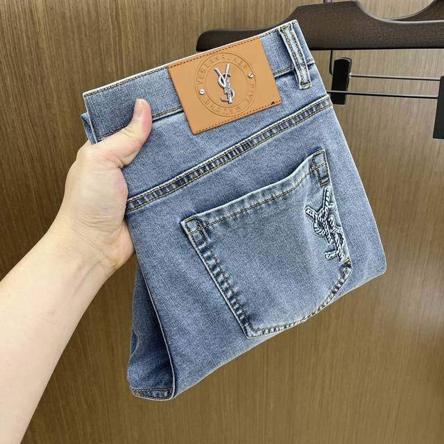 秋冬 Ysl高端定制、2025早秋薄款最新款牛仔裤 柜台同步发售 小脚版型，进口固色面料 原版定制复刻 客供五金辅料 原单品质 重工洗水 做工走线精细 上身绝佳