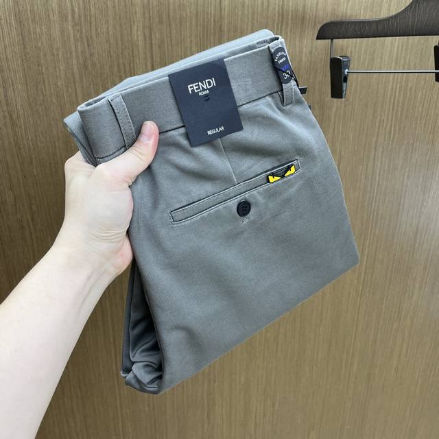 秋冬 Fd 2540Ss秋冬新品，官网同步有售，男士高端商务休闲西裤，高端进口面料，带弹力，后面采用硅胶字母压胶，五搭配，即经典又时尚，合体裁缝，上身效果无约束