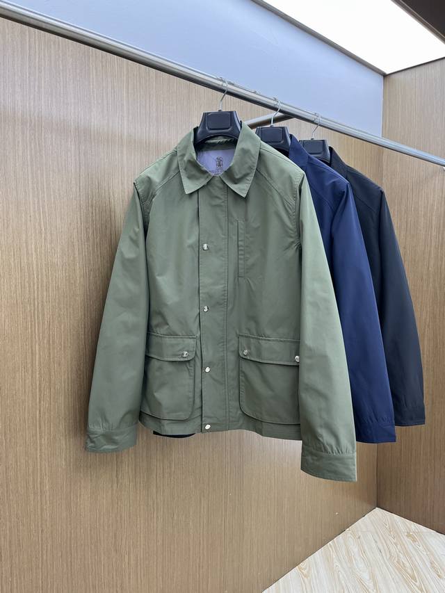 秋冬 Bc Fw秋季原单狠货 意大利进口面料时尚夹克风衣外套。欧洲专柜同步，上身更随意大方，专柜原版五金奢华高档定制配饰新作！奢华品牌特质Logo点缀设计，市场