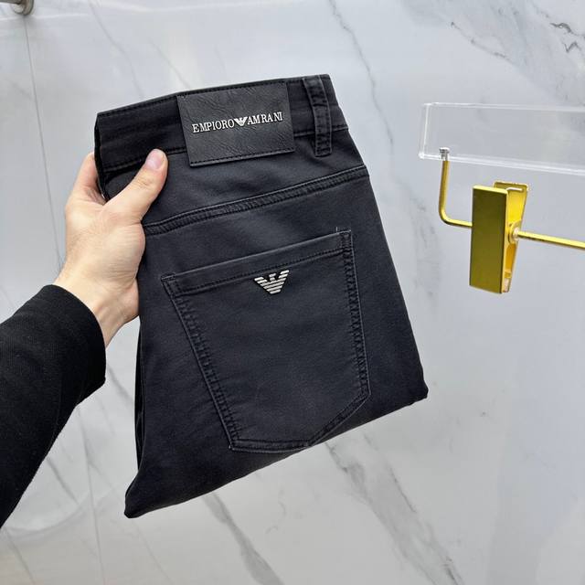 Amani 阿玛尼 高端定制、2025早春最新款牛仔裤 柜台同步发售 原版定制复刻 客供五金辅料 原单品质 进口牛仔面料重工洗水灰黑色 高弹力 做工走线精细 上