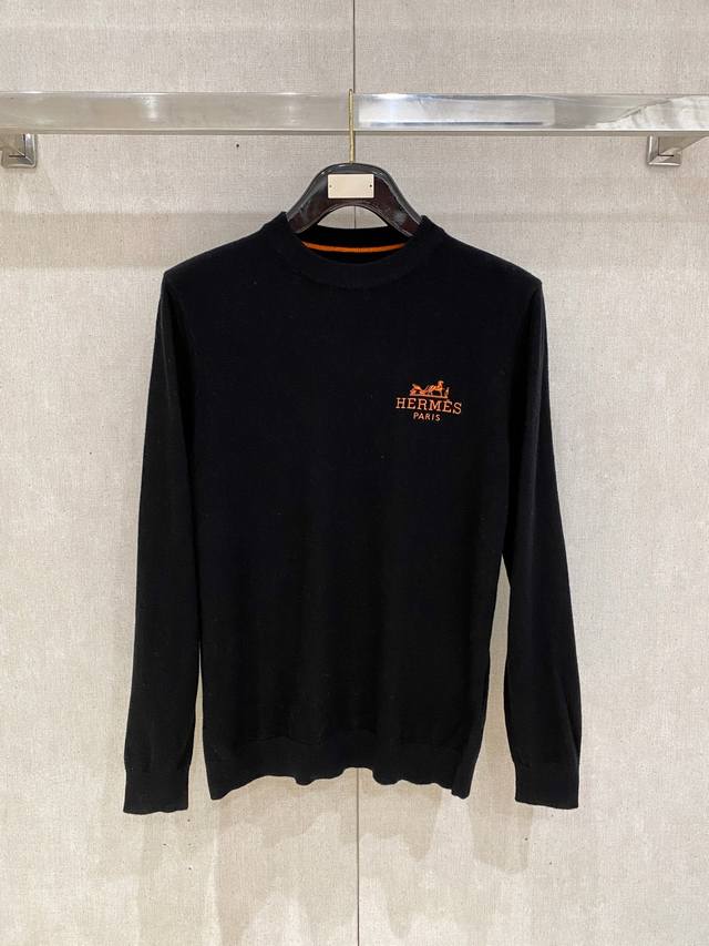 秋冬新品 贸易公司渠道稀出，领先官网发售！基础款纯色针织衫单穿叠穿的好选择，修身显瘦的合身版型款式简约，螺纹圆领设计提气且优化肩颈比例，常规肩型精密走线人工套缝