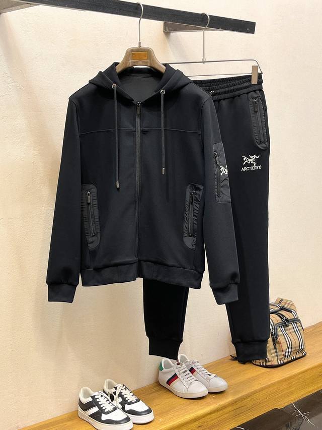 始祖鸟 2025全新爆款开衫套装 原单狠货倾注顶级设计师的精心之作 就为一个贴合、完美的上身效果 全天然优质加厚新空气层100%，贴身的舒适感 高贵典雅！原厂五