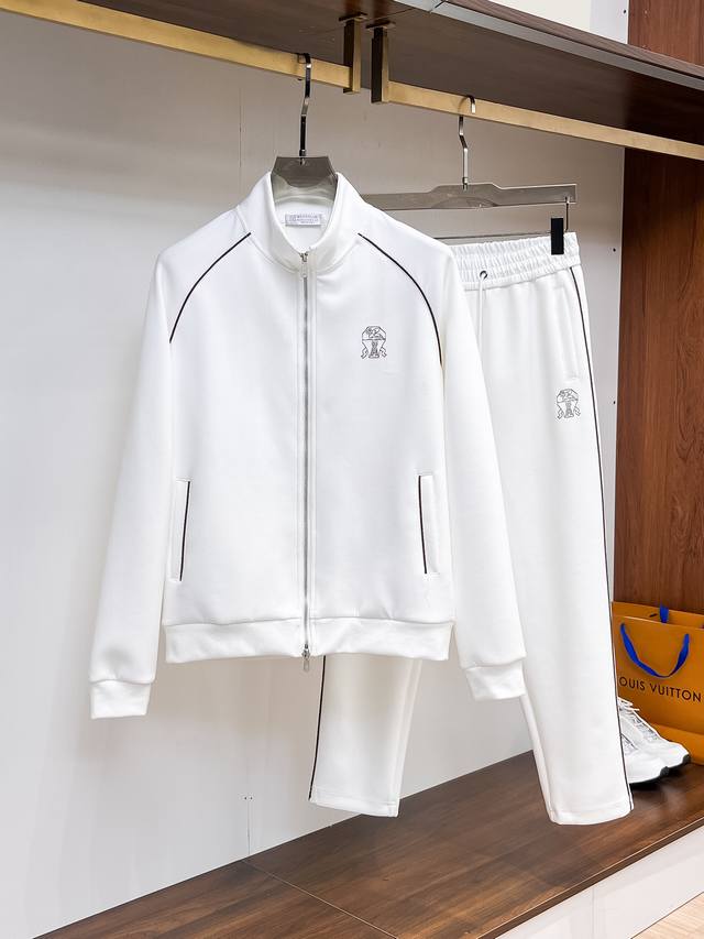 Bc 25年最新款开衫套装 最新最顶级经典刺绣。重工排列立领经典图案潮流休闲套装，最顶级的品质专柜在售，顶级制作工艺进口加厚新空气层面料，专柜款独特设计，采用进