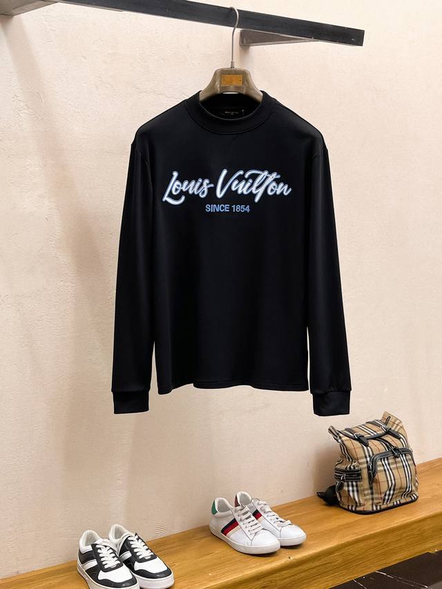 Lv 25Ss秋季 新品 新款贸易订单圆领长袖打底衫长袖T恤网红款！上身舒适透气，不僵硬，整体有着丰富的立体感，品质出口订单，满足通勤人们对于着装的简约需求，上