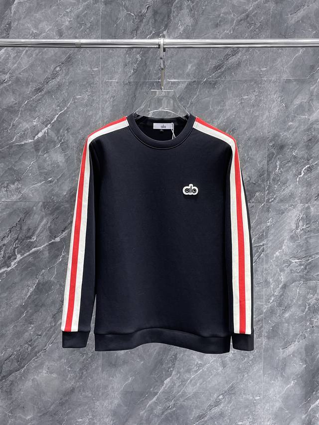 Alo 2025Ss新款 长袖 圆领 卫衣，高端版本！专柜定制面料 透气舒适度高，细节无可挑剔，品牌元素设计理念，体现高品质。手感细腻柔软！呈现休闲裁剪，上身版