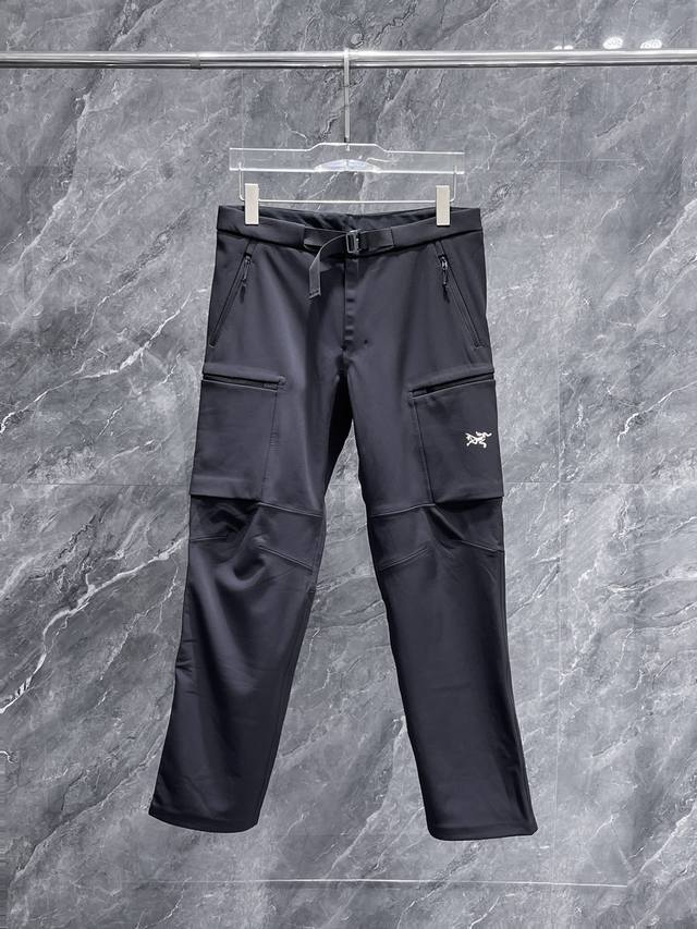 开春新品 Arc‘Teryx 始祖鸟户外防风透气冬季男士软壳裤！无缝设计 高热度鸟家户外机能风3D立体修身裁剪，高定户外机能面料 抗撕裂效果很强悍舒适感真心没话